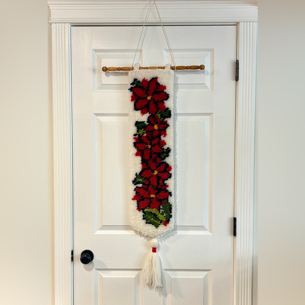 Vintage Poinsettia Latch Hook Holiday Wall Hanging & Wood Rod / Christmas Decor